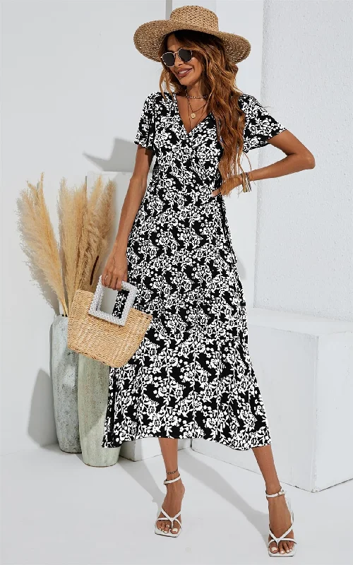 Midi dresses with halter necks for a stylish and comfortable option Weißes Midikleid mit Blumendruck in Schwarz Midi dresses with halter necks for a stylish and comfortable option Weißes Midikleid mit Blumendruck in Schwarz
