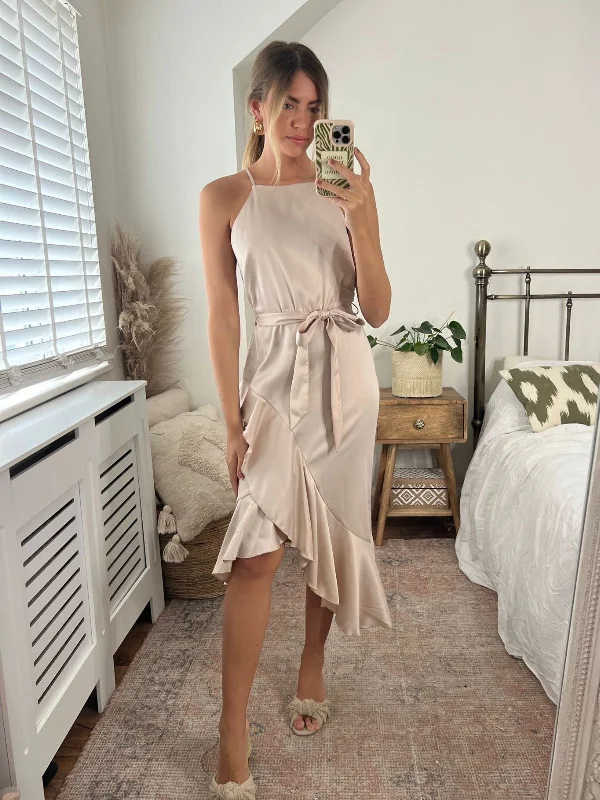 Midi dresses with ruched sleeves for a more fitted and stylish arm look Ariana Halter Frill Dress / Oyster