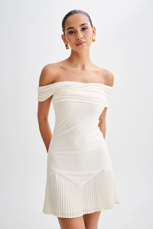 Mini dresses with side slits for a sexy appeal Melina Slinky Off Shoulder Mini Dress - Ivory Mini dresses with side slits for a sexy appeal Melina Slinky Off Shoulder Mini Dress - Ivory