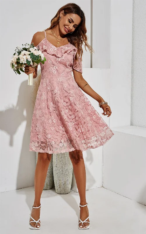 Midi dresses with side slits for a sexy and elegant appearance Midi-Spitzenkleid mit kalter Schulter in Rosa Midi dresses with side slits for a sexy and elegant appearance Midi-Spitzenkleid mit kalter Schulter in Rosa