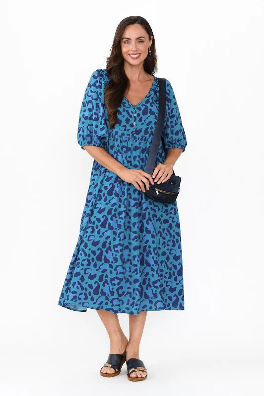 Midi dresses with keyhole backs for a flirty and unexpected detail Kacey Blue Leopard Button Dress Midi dresses with keyhole backs for a flirty and unexpected detail Kacey Blue Leopard Button Dress