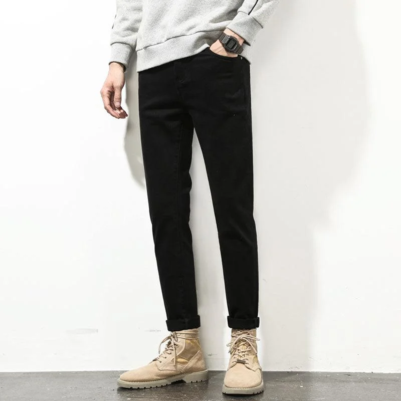 Button - fly women jeans with a traditional touchBlack Slim Fit Jeans