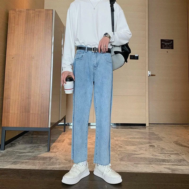 Button - fly women jeans with a traditional touchBlue Straight Jeans