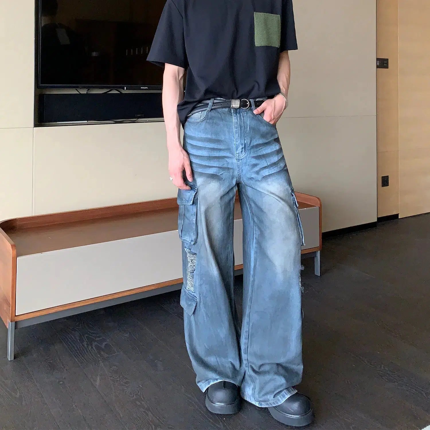 Wide - leg women jeans for a modern and relaxed vibeHeavy-duty Vintage Wide-Leg Cargo Jeans