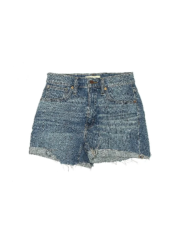 Women's Printed Floral Linen Shorts in Pastel Colors for a Summer Beach OutfitHigh-Rise Denim Shorts in Light Wash Women's Printed Floral Linen Shorts in Pastel Colors for a Summer Beach OutfitHigh-Rise Denim Shorts in Light Wash