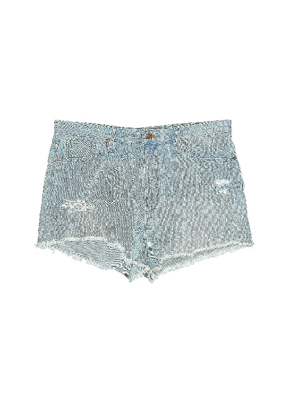 Plus Size Women's Denim Shorts with Embroidered Flowers in Light Blue for a Feminine TouchHigh-Rise Denim Shorts in Light Wash Plus Size Women's Denim Shorts with Embroidered Flowers in Light Blue for a Feminine TouchHigh-Rise Denim Shorts in Light Wash