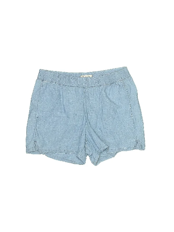 Plus Size Women's Cargo Shorts in Olive Green with Multiple Pockets for Outdoor AdventuresLow-Rise Denim Shorts in Light Wash Plus Size Women's Cargo Shorts in Olive Green with Multiple Pockets for Outdoor AdventuresLow-Rise Denim Shorts in Light Wash