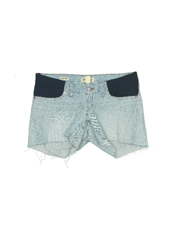 Women's Ruffled Hem Denim Shorts in Light Wash for a Feminine and Fashionable StyleLow-Rise Denim Shorts in Light Wash