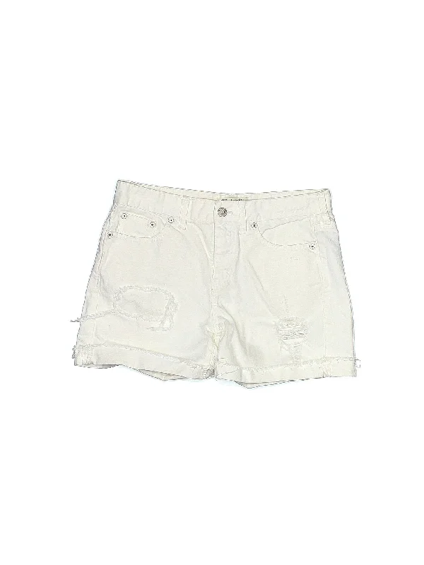 Plus Size Women's Denim Shorts with Embroidered Flowers in Light Blue for a Feminine TouchMid-Rise Denim Shorts in Light Wash Plus Size Women's Denim Shorts with Embroidered Flowers in Light Blue for a Feminine TouchMid-Rise Denim Shorts in Light Wash