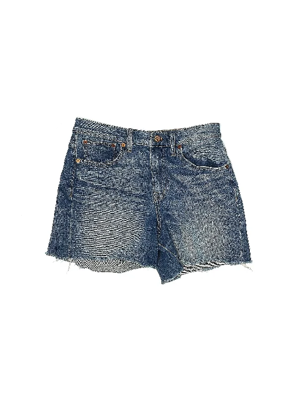 Women's Printed Floral Linen Shorts in Pastel Colors for a Summer Beach OutfitMid-Rise Denim Shorts in Light Wash Women's Printed Floral Linen Shorts in Pastel Colors for a Summer Beach OutfitMid-Rise Denim Shorts in Light Wash