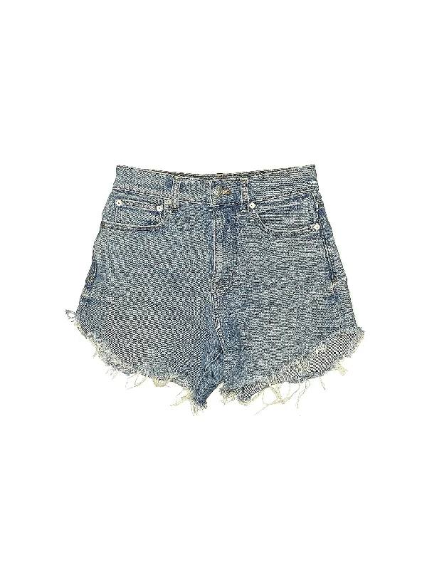 Plus Size Women's Denim Bermuda Shorts in Dark Wash for a Classic and Sophisticated StyleMid-Rise Denim Shorts in Medium Wash Plus Size Women's Denim Bermuda Shorts in Dark Wash for a Classic and Sophisticated StyleMid-Rise Denim Shorts in Medium Wash