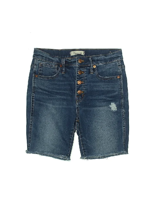 Women's Ruffled Hem Denim Shorts in Light Wash for a Feminine and Fashionable StyleMid-Rise Denim Shorts in Medium Wash Women's Ruffled Hem Denim Shorts in Light Wash for a Feminine and Fashionable StyleMid-Rise Denim Shorts in Medium Wash