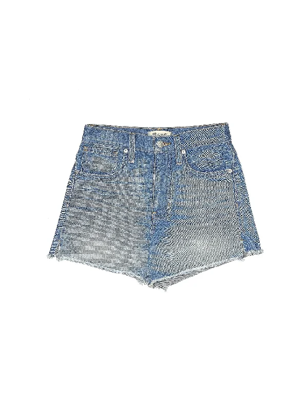 Women's Ruffled Hem Denim Shorts in Light Wash for a Feminine and Fashionable StyleMid-Rise Denim Shorts in Medium Wash