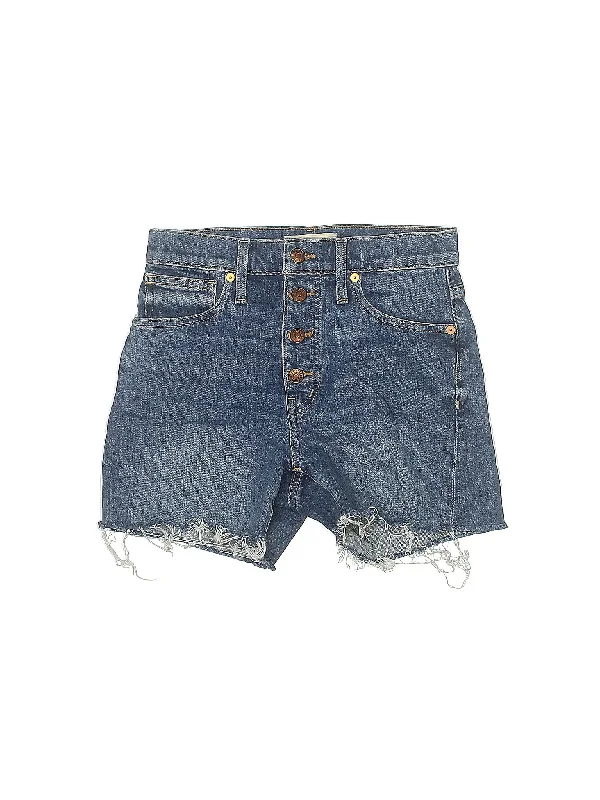 Plus Size Women's Denim Shorts with Embroidered Flowers in Light Blue for a Feminine TouchMid-Rise Denim Shorts in Medium Wash