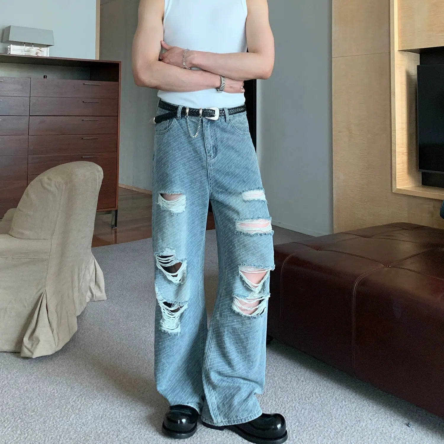 Button - fly women jeans with a traditional touchRipped Wide-Leg Jeans