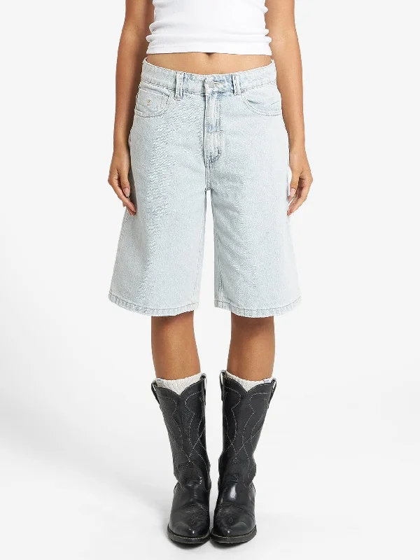 Plus Size Women's Denim Bermuda Shorts in Dark Wash for a Classic and Sophisticated StyleSyd Baggy Short - Faded Dust Blue Plus Size Women's Denim Bermuda Shorts in Dark Wash for a Classic and Sophisticated StyleSyd Baggy Short - Faded Dust Blue