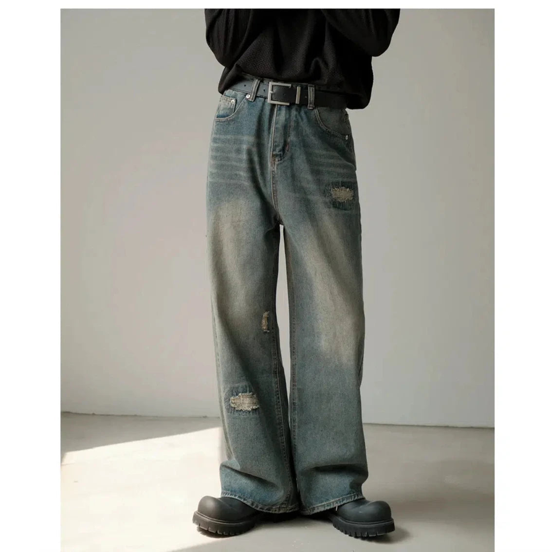 Mom jeans for a nostalgic and casual lookVintage Distressed Wide-Leg Jeans
