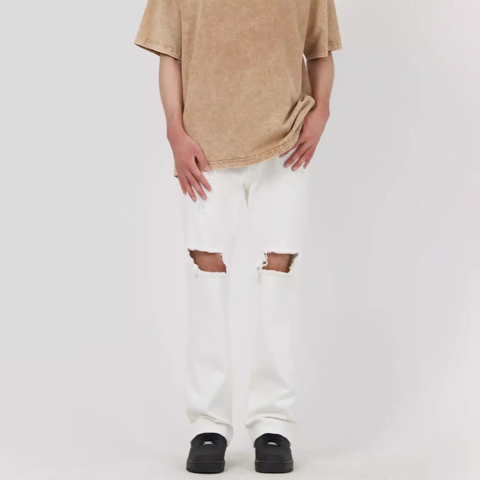 Mom jeans for a nostalgic and casual lookWhite Slim-fit Ripped Jeans