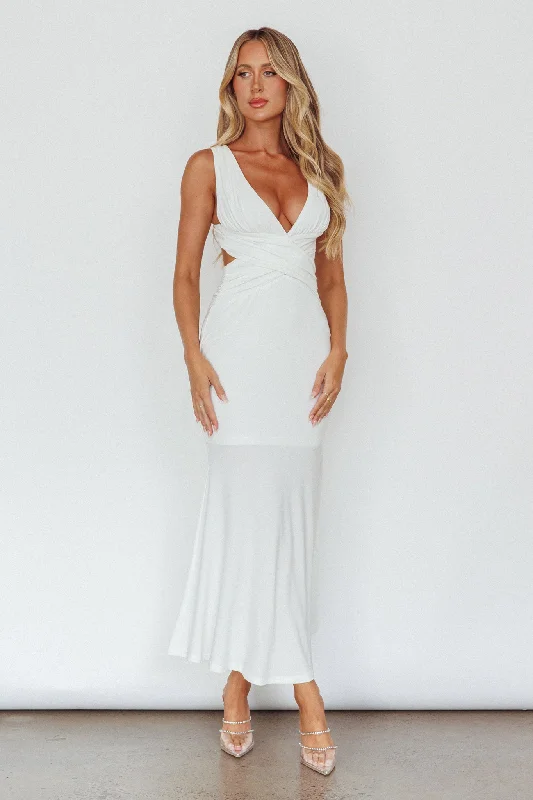 Sleeveless Women Dress in Bright Colors for Summer PartiesAlethia Cross Back Midi Dress White