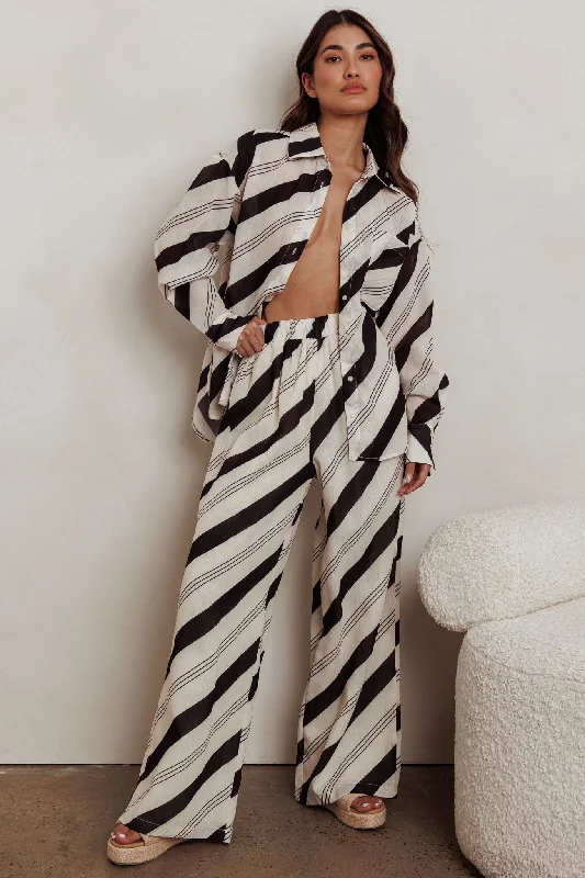 Long - Sleeve Women Dress in Velvet for a Luxurious Winter LookAlex Elastic Waist Striped Print Pant Black/Cream