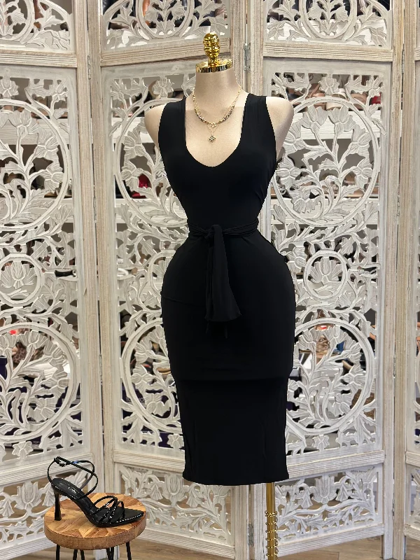 Lace - Embellished Women Dress for an Elegant and Sophisticated AppearanceBlack Scoop Neck Tie Front Midi Dress- Stretchy, Estira