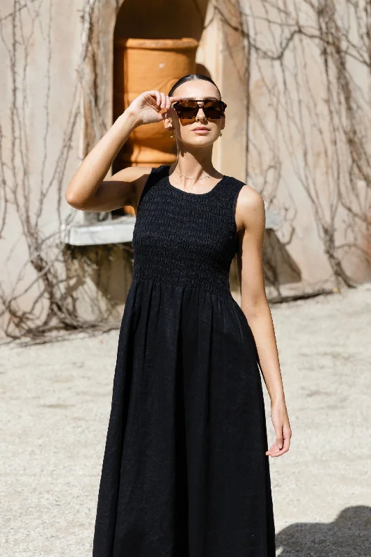 Maxi Women Dress with Floral Print for a Bohemian VibeBryar Black Linen Sleeveless Empire Midi Dress