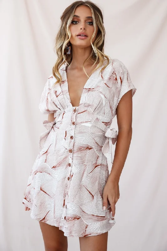 Wrap - Style Women Dress with Adjustable Fit for All Body TypesDara Wooden Button Placket Dress Geometric Print Rose