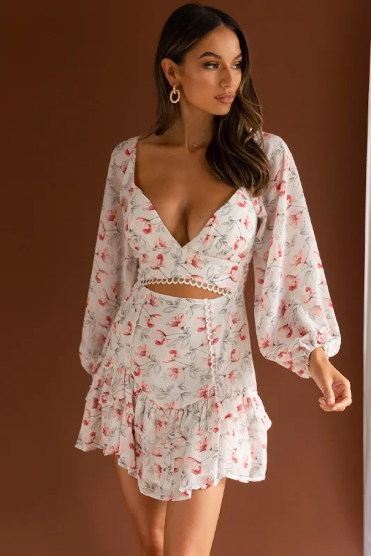 Pleated Women Dress with a Timeless and Elegant TextureDearly Beloved Balloon Sleeve Layered Frill Hem Dress Flower Print White