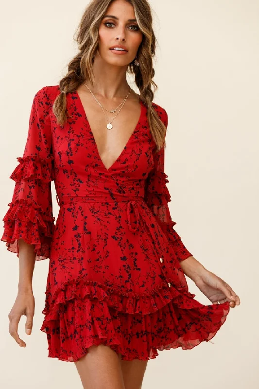 Little Black Women Dress with Sequins for a Glamorous Night OutErica Bell Sleeve Accordion Pleat Dress Floral Print Red