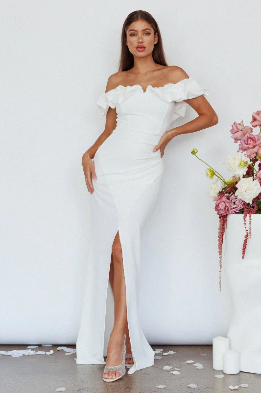 Sheath Women Dress with a Tailored Fit for a Professional LookGardena Off-Shoulder Maxi Dress Ivory Sheath Women Dress with a Tailored Fit for a Professional LookGardena Off-Shoulder Maxi Dress Ivory