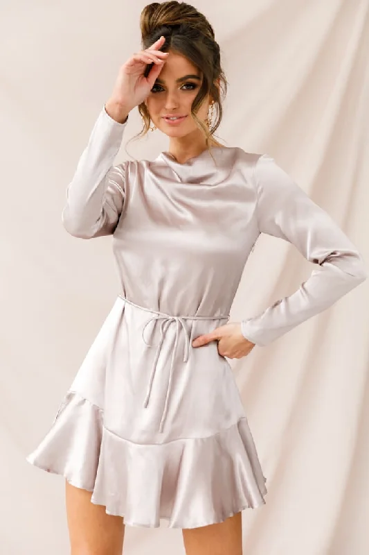 Pleated Women Dress with a Timeless and Elegant TextureInterstellar Ruffle Hem Long Sleeve Dress Champagne