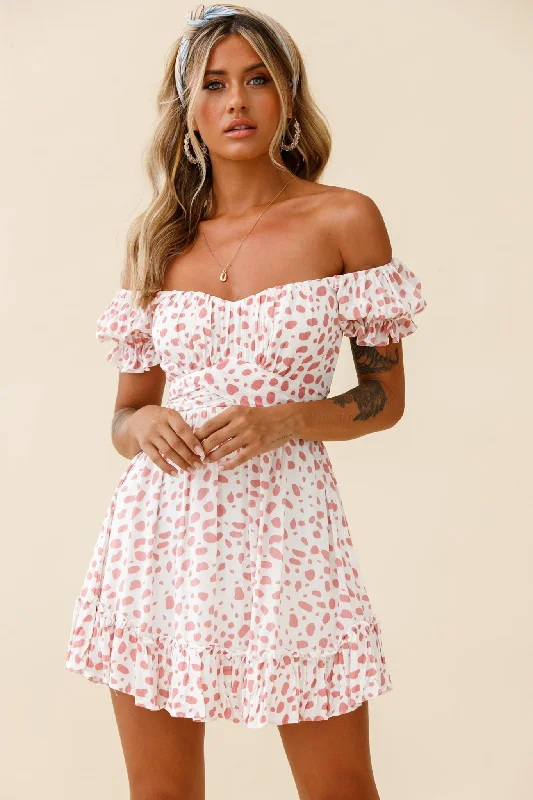 Pleated Women Dress with a Timeless and Elegant TextureLinka Off-Shoulder Tie Back Dress Spot Print Pink/White Pleated Women Dress with a Timeless and Elegant TextureLinka Off-Shoulder Tie Back Dress Spot Print Pink/White