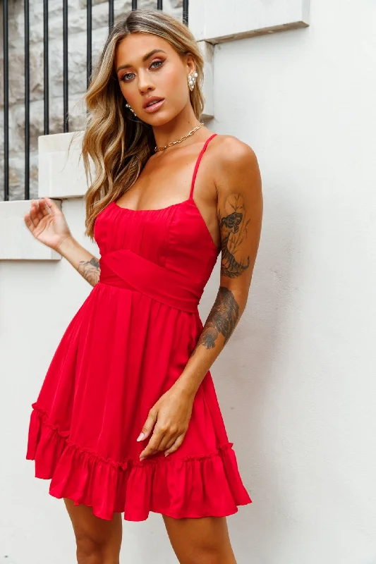 Sheath Women Dress with a Tailored Fit for a Professional LookLinka Ruched Bust Criss-Cross Back Dress Red