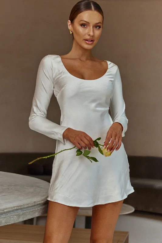 Sleeveless Women Dress in Bright Colors for Summer PartiesMixed Emotions Long Sleeve Round Neck Keyhole Back Mini Dress White