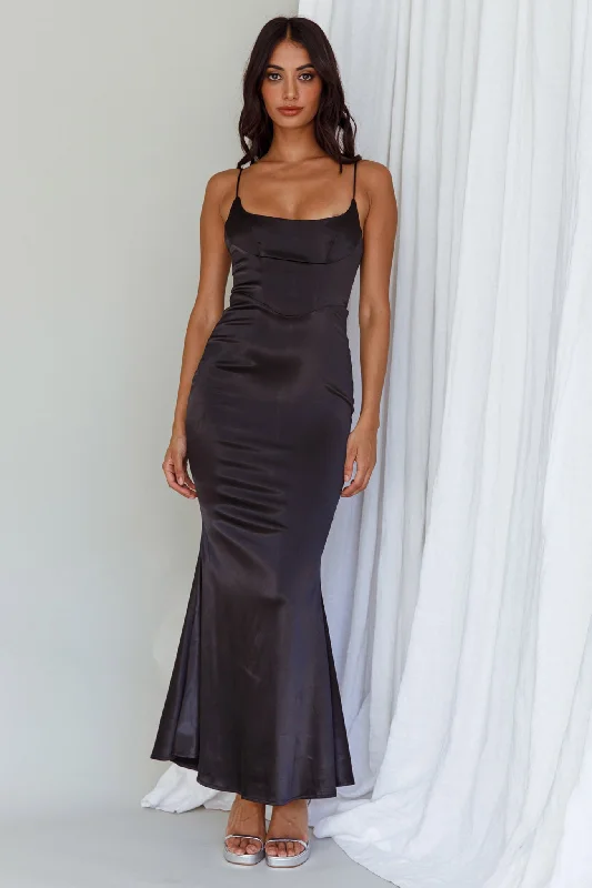 Mini Women Dress with a Short Hem for a Young and Trendy StyleMoon Rising Mermaid Maxi Dress Black