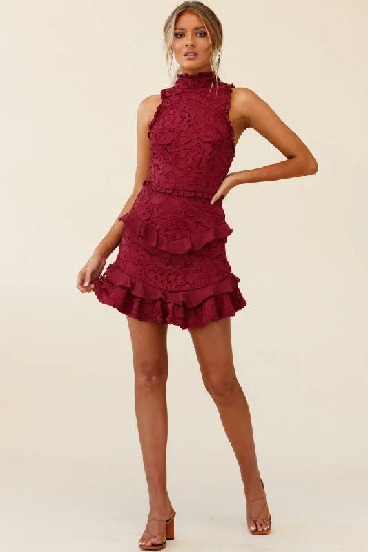 Shift Women Dress with a Simple and Classic Design for Everyday WearOsiris Sleeveless High Neck Lace Dress Wine