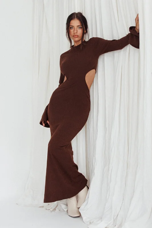 Pleated Women Dress with a Timeless and Elegant TextureShianne Long Sleeve Knit Maxi Dress Chocolate