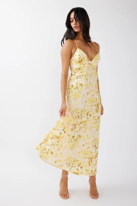 Plus Size Women Dress with a Flattering A - Line Cut for Comfort and StyleTrue Divine Strappy Back Maxi Dress Floral Sun