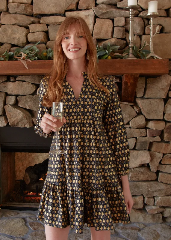 Midi dresses with embroidered accents for a unique and detailed designBlack Metallic Relaxed Dress Midi dresses with embroidered accents for a unique and detailed designBlack Metallic Relaxed Dress