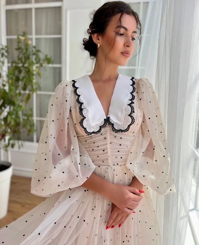 Midi dresses with pleated bodices for a classic and tailored lookClassic Polka Dot Dress Midi dresses with pleated bodices for a classic and tailored lookClassic Polka Dot Dress