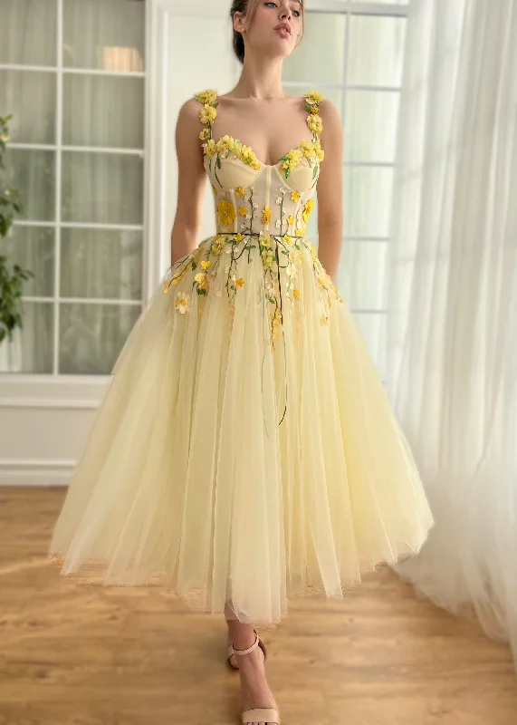 Midi dresses with keyhole backs for a flirty and unexpected detailDaisy Sunshine Midi Dress