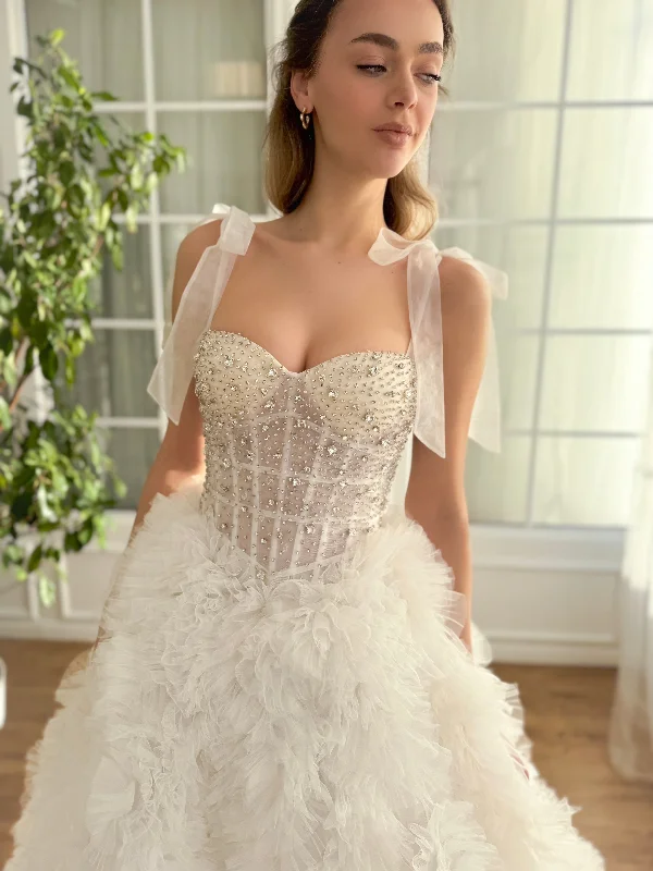 Midi dresses with ruffled sleeves for a more feminine and voluminous lookElysian Crystal Cloud Gown Midi dresses with ruffled sleeves for a more feminine and voluminous lookElysian Crystal Cloud Gown