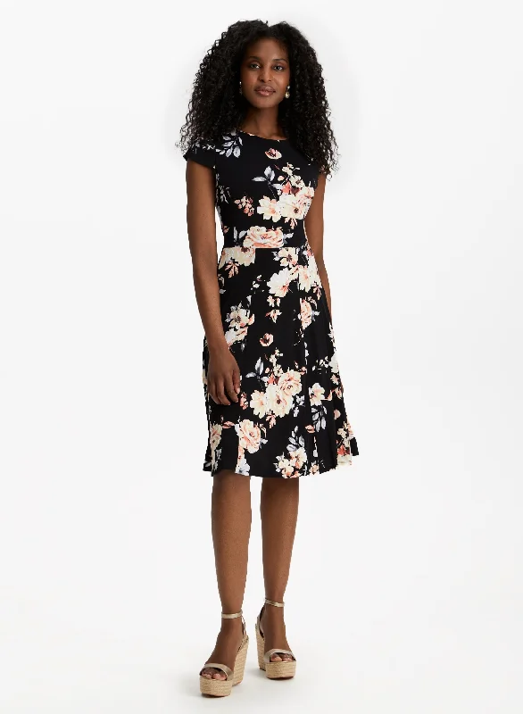 Midi dresses with denim fabric for a casual yet stylish day outFloral Print Dress