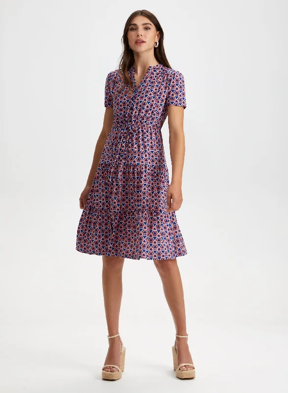 Midi dresses with ruffled sleeves for a more feminine and voluminous lookGeometric Print Tiered Midi Dress