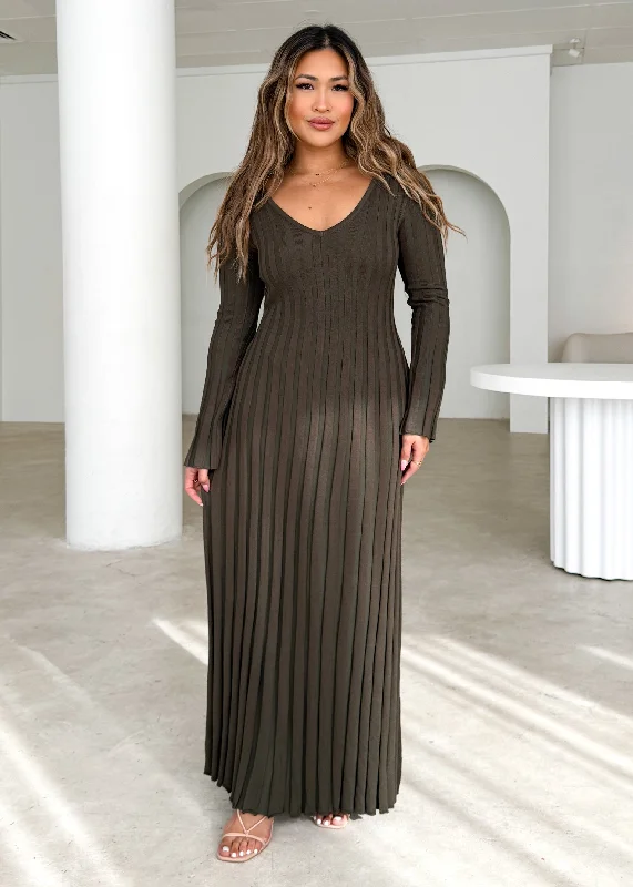 A - line midi dresses with floral prints for spring brunchesJelsoe Knit Midi Dress - Khaki