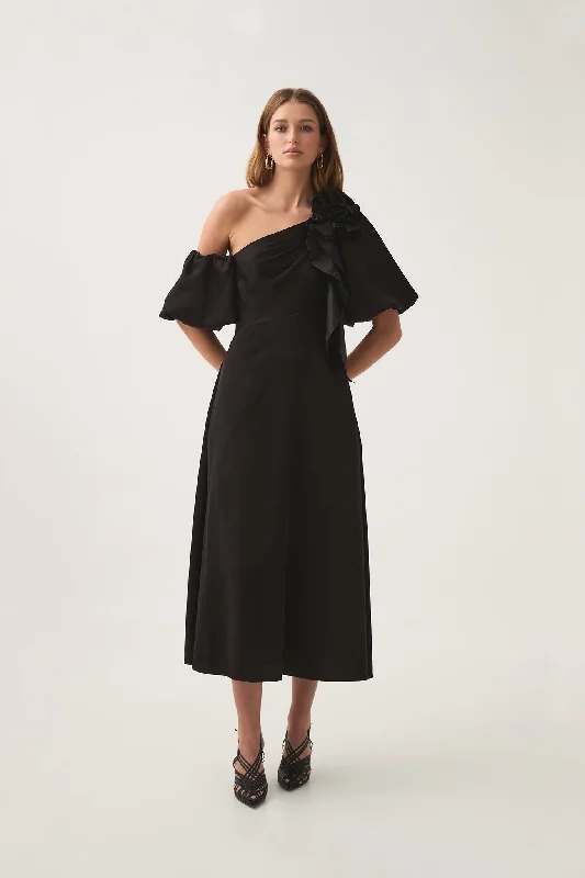 Velvet midi dresses in jewel tones for a glamorous winter eventMagnetic Draped Midi Dress Velvet midi dresses in jewel tones for a glamorous winter eventMagnetic Draped Midi Dress