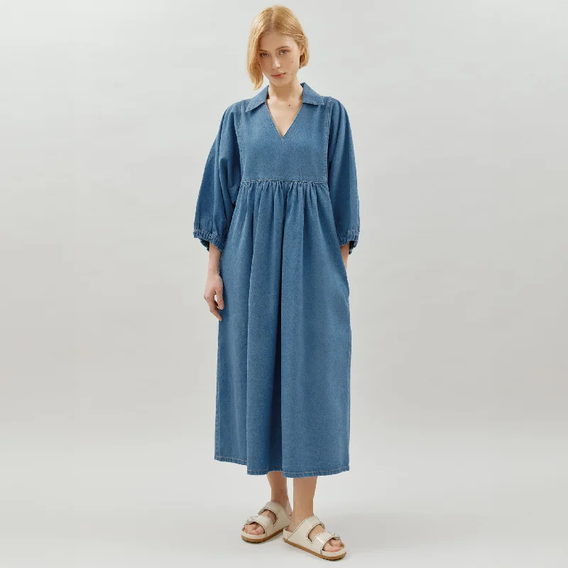 Denim Top with a Peplum Hem for a Flirty and Feminine LookDenim Collar Midi Dress