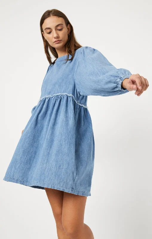 Straight - leg women jeans with a classic and timeless appealDORY DRESS IN MID BLUE LIGHT DENIM