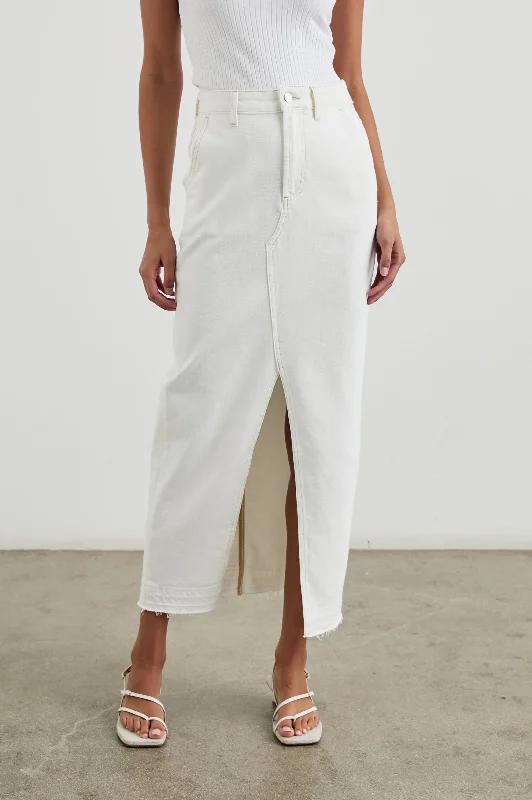 Cargo women jeans with multiple pockets for added functionalityMANHATTAN SKIRT - ECRU
