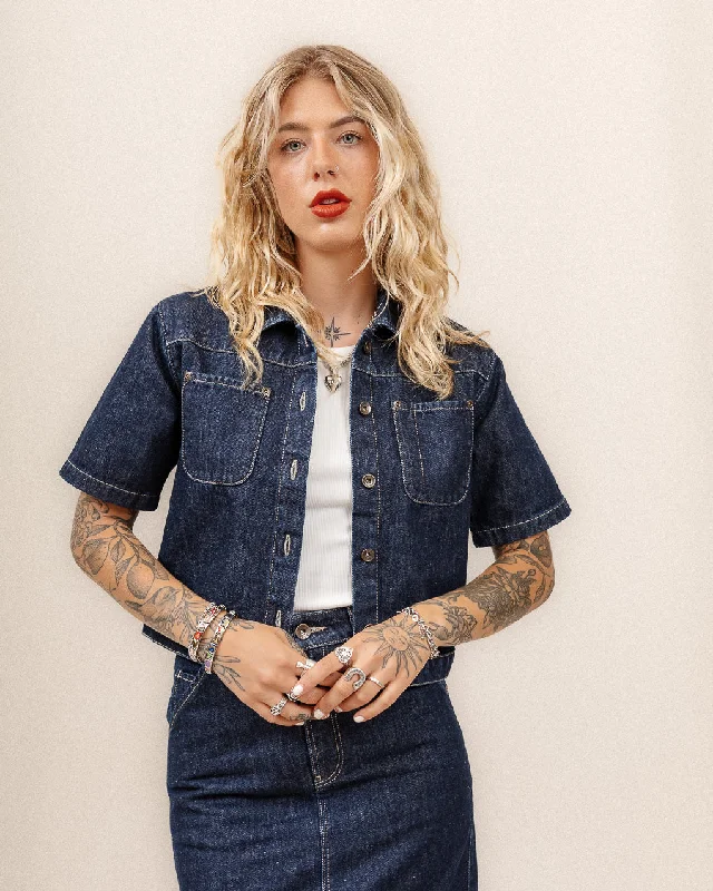 Button - fly women jeans with a traditional touchParlor Denim Shirt - Navy